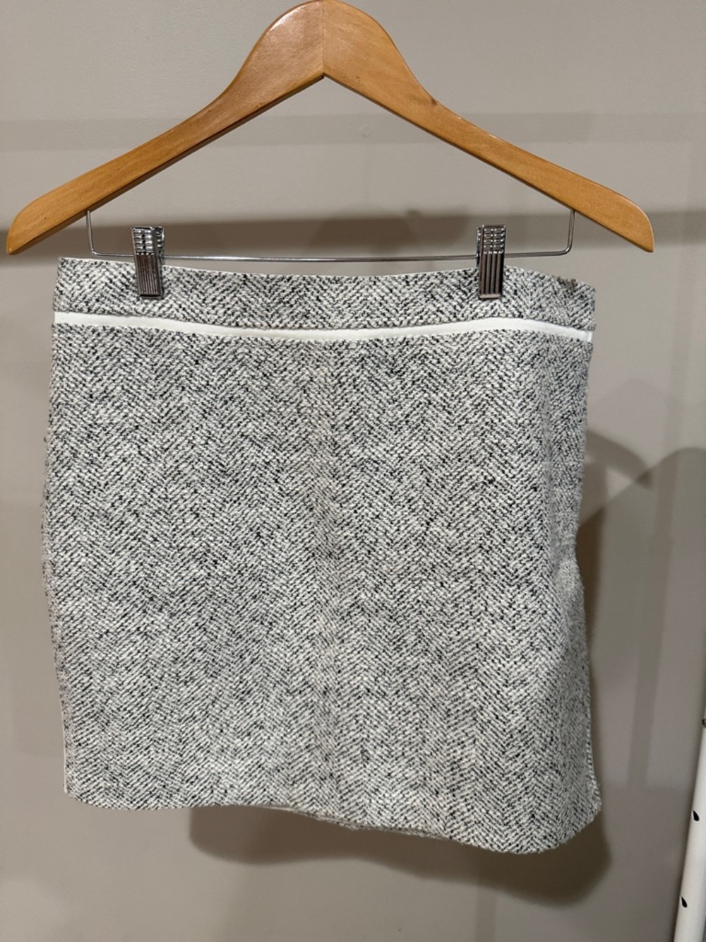 White House Black Market Gray Herringbone Mini Skirt with White Trim
